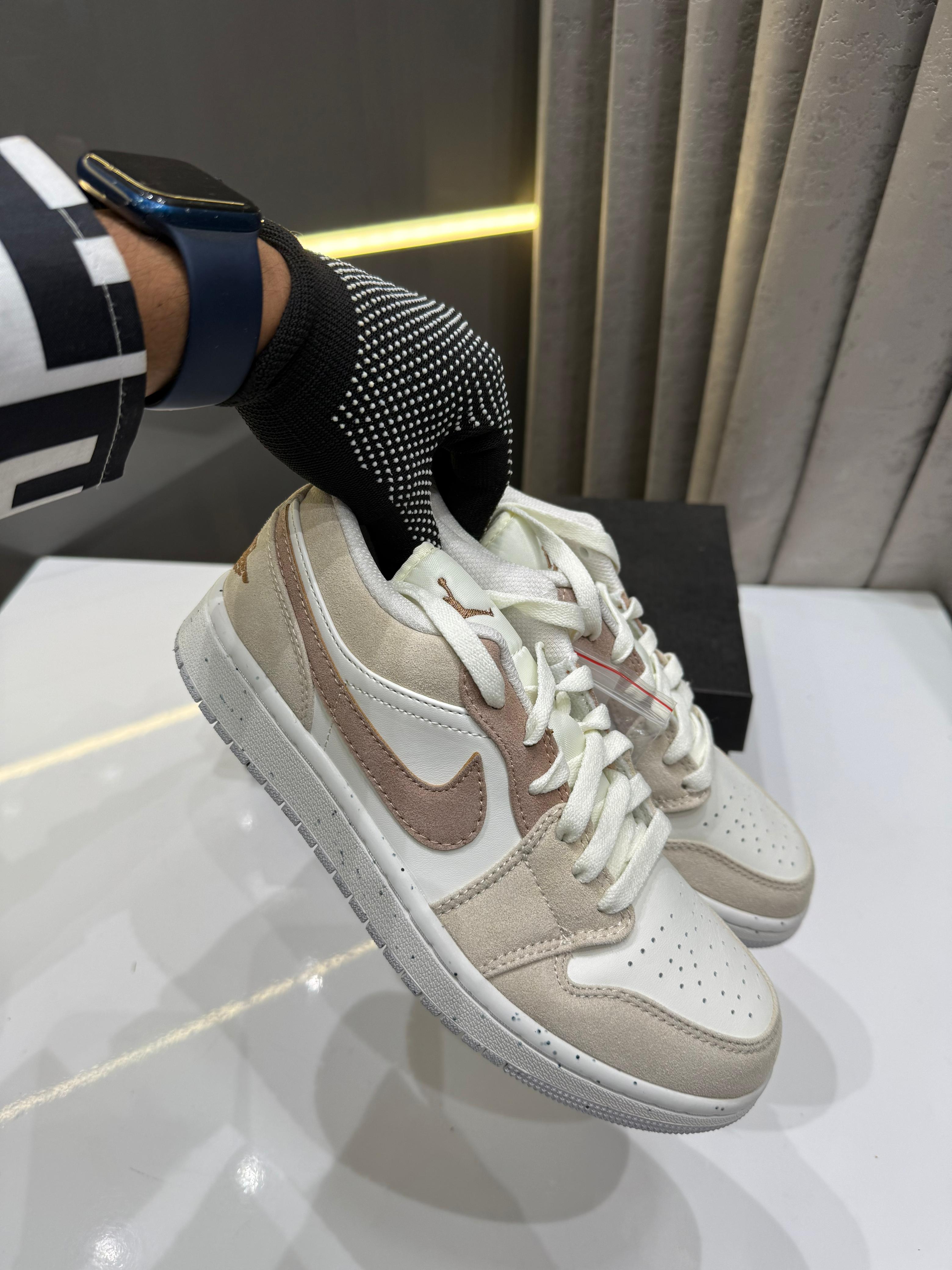 JRD 1 Low SE Legend Light Brown