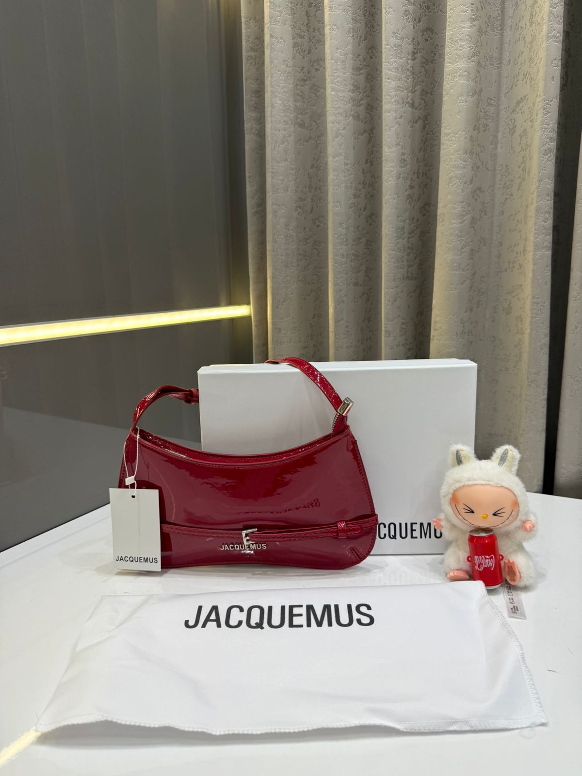 RED  SHINY LEATHER HANDBAG