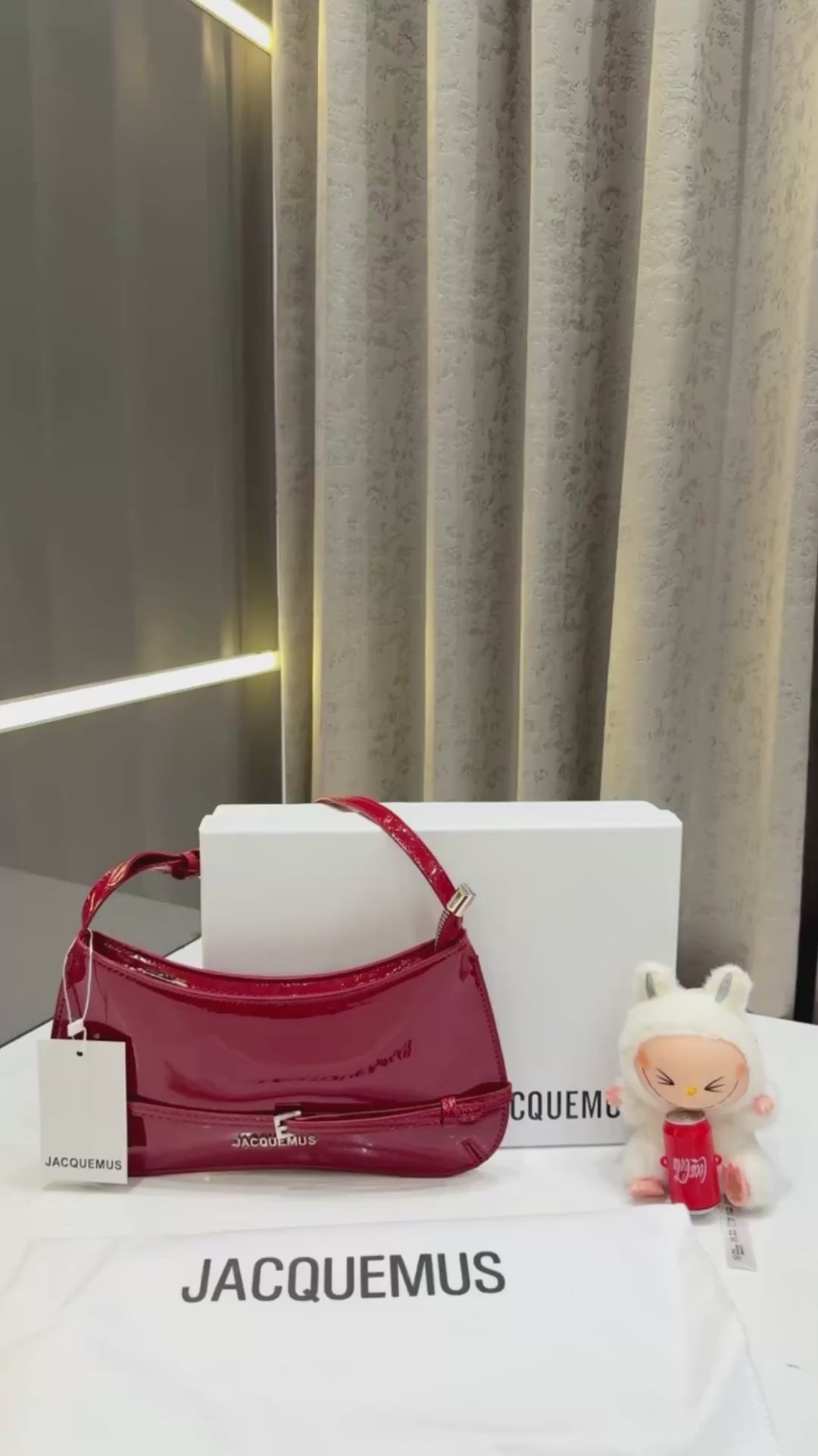 RED  SHINY LEATHER HANDBAG